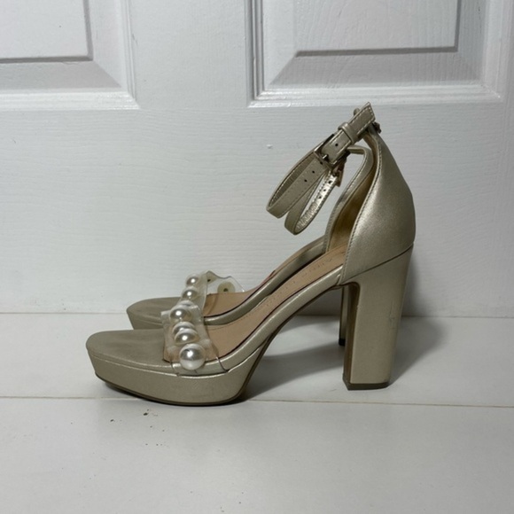 Ann Klein Pearl Accent Clear Toe Champagne Heels - Picture 11 of 11